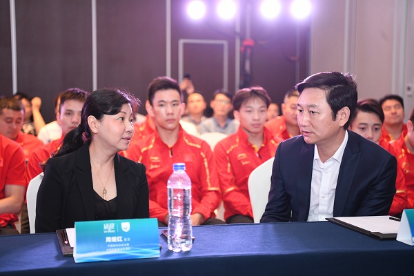 皮涛涛与周继红交流.jpg