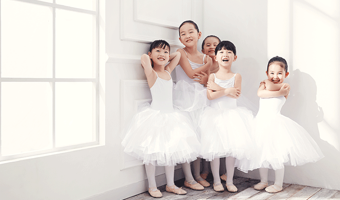 朵拉舞蹈获邀出席2018中国财经峰会,共话艺术