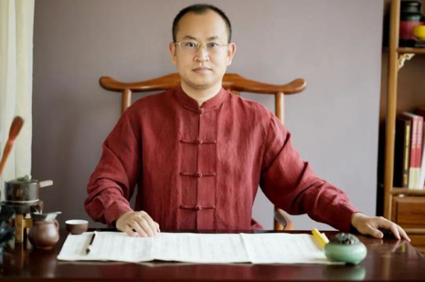 01 中国人民大学非理性研究博士、刘伯温奇门遁甲第廿六代传人——李爽.jpg