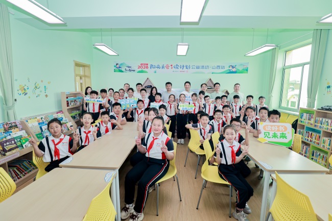 东风日产阳光关爱阅读室，智能汽车第一课正在进行。.jpg